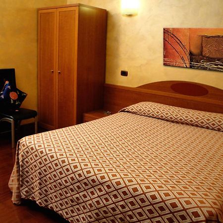 Hotel Bengasi Moncalieri Bagian luar foto