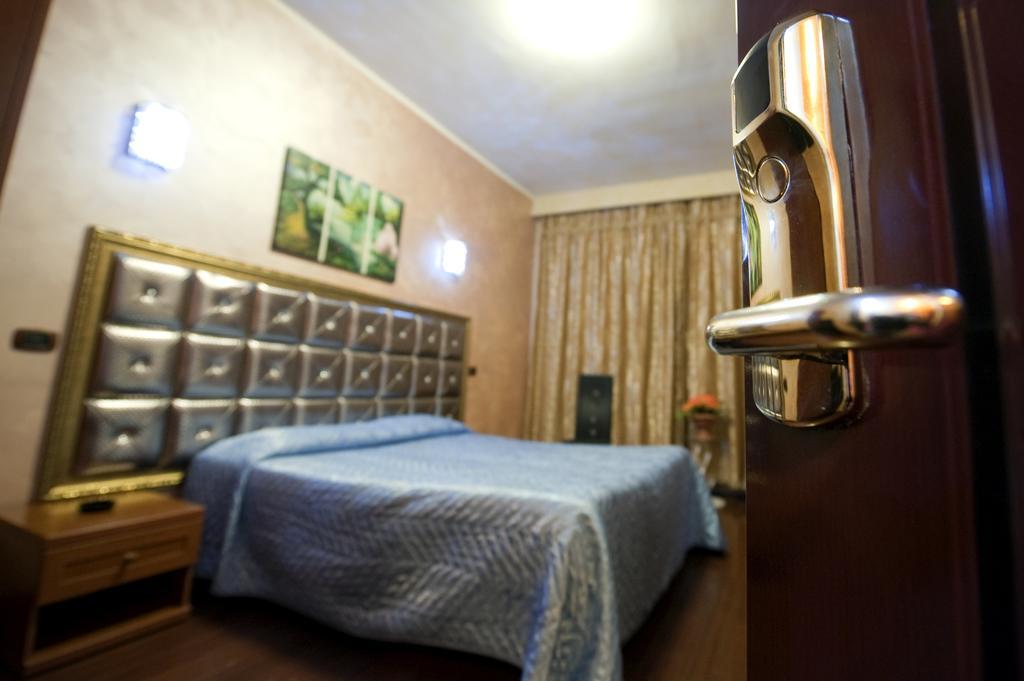 Hotel Bengasi Moncalieri Ruang foto