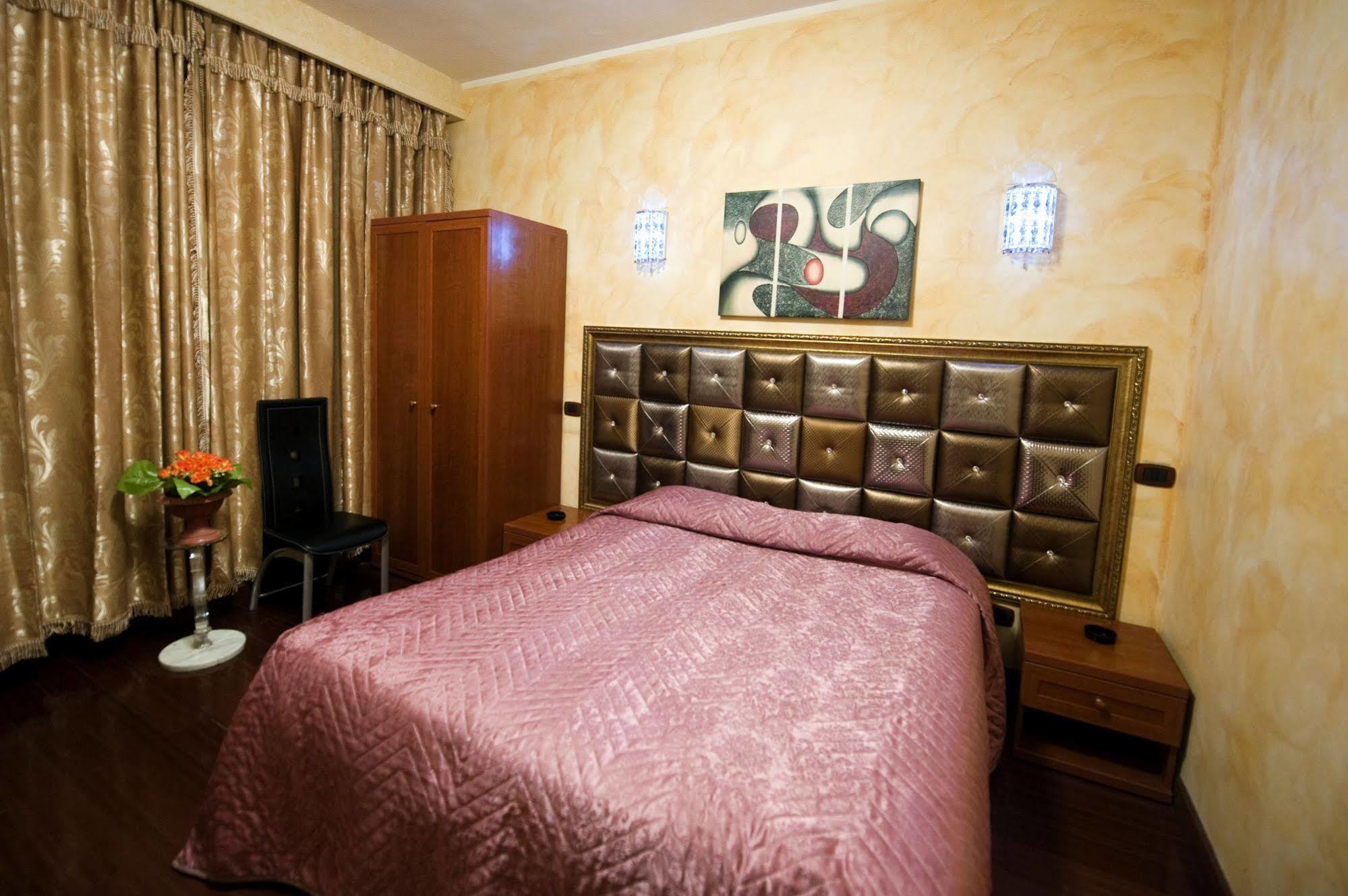 Hotel Bengasi Moncalieri Bagian luar foto