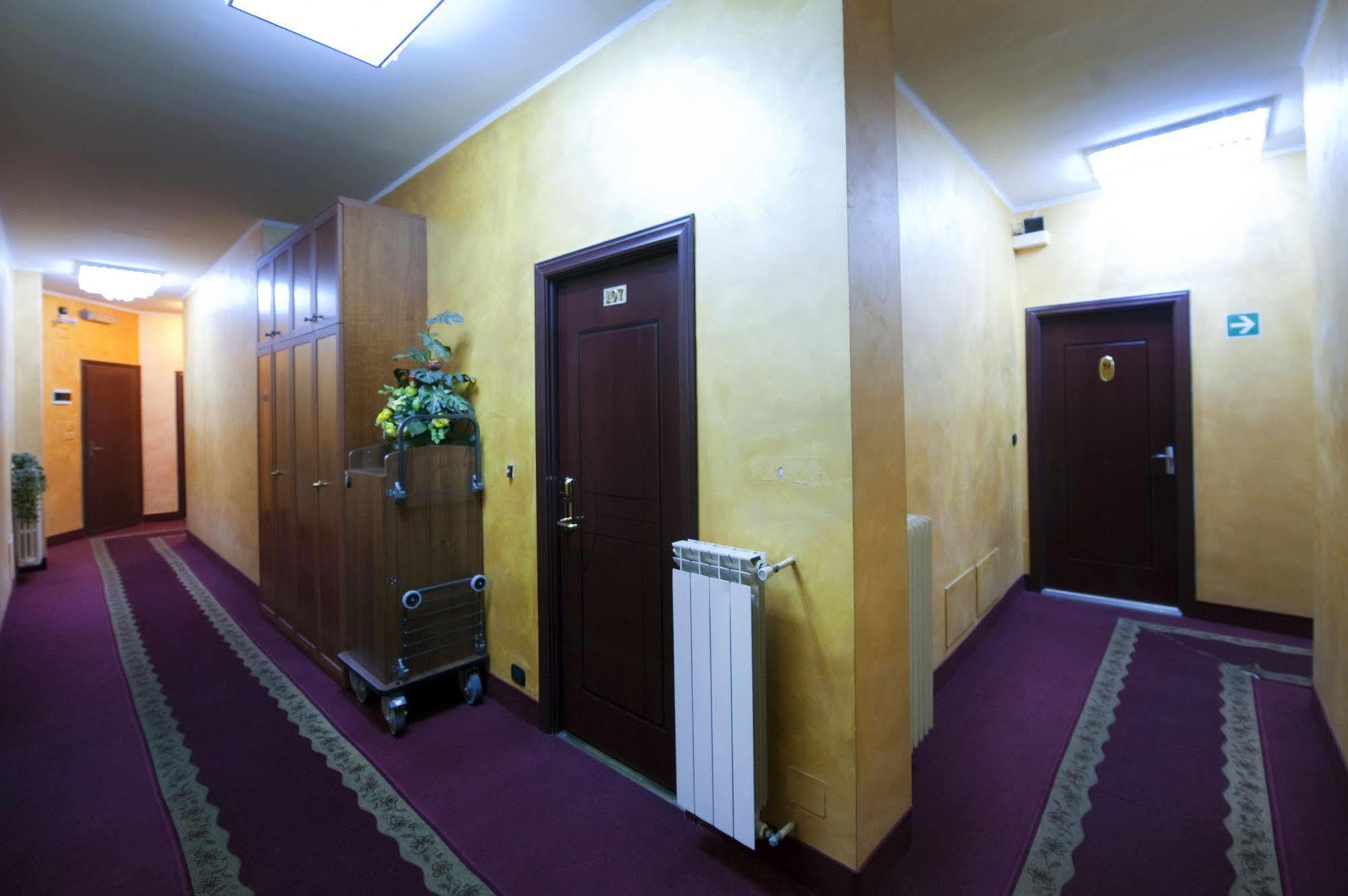 Hotel Bengasi Moncalieri Bagian luar foto